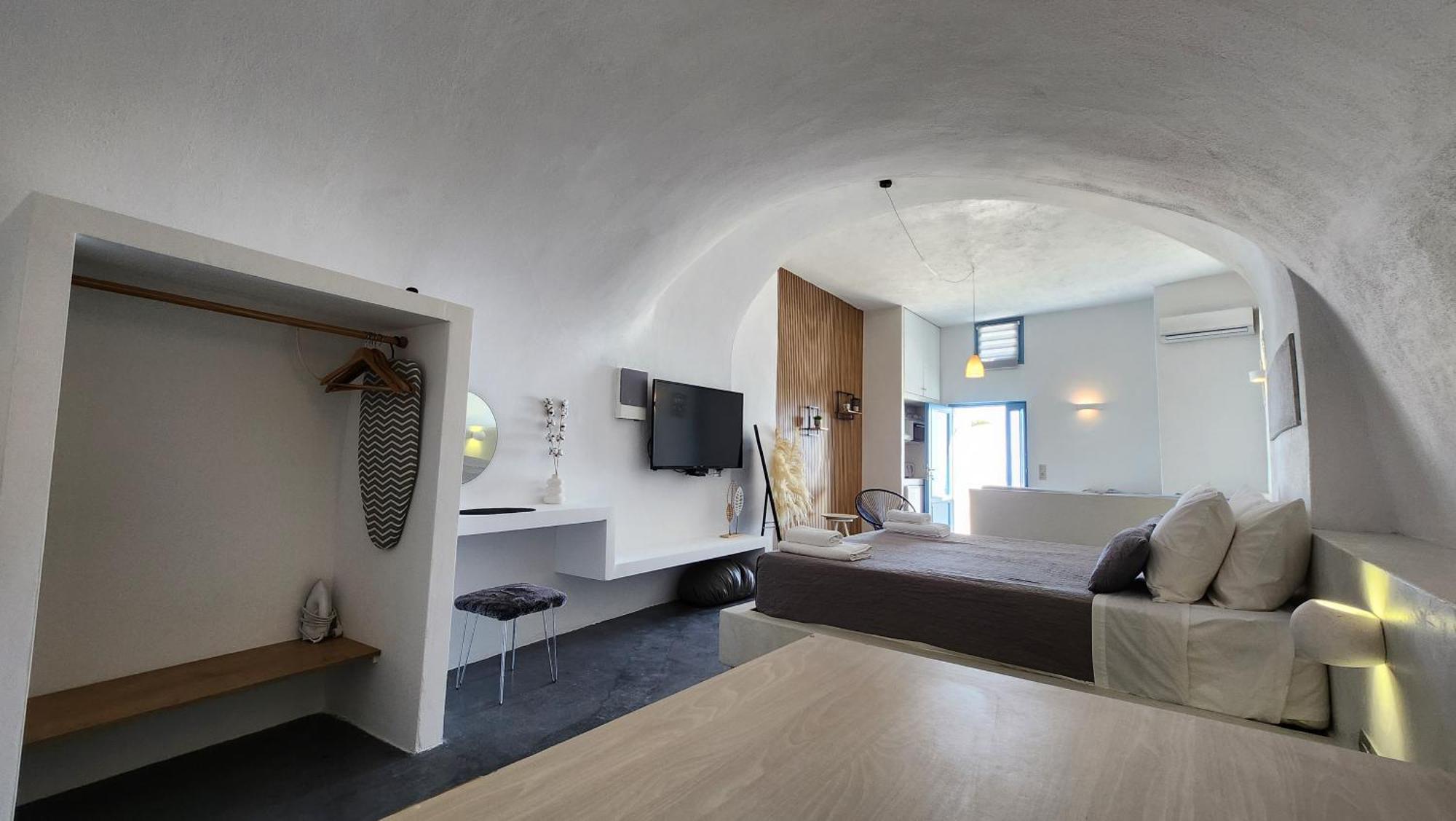 Euphoria Suites & Deluxe Studios Fira  Exterior foto