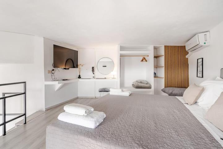 Euphoria Suites & Deluxe Studios Fira  Exterior foto