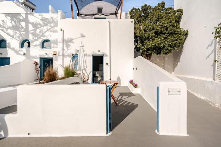 Euphoria Suites & Deluxe Studios Fira  Exterior foto
